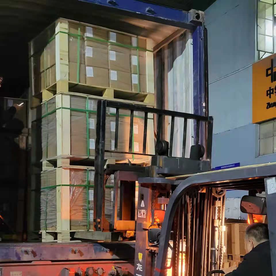 Зареждането през нощта е да позволи на клиентите да получат желаните продукти...